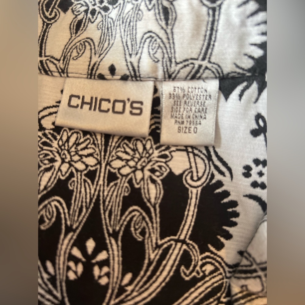 Chico's Black and White Baroque Blazer Size M. Classic. - Picture 6 of 6